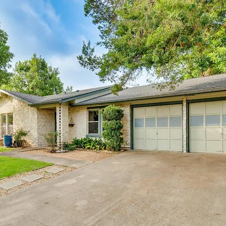 Pet-Friendly Austin Home With Private Yard!